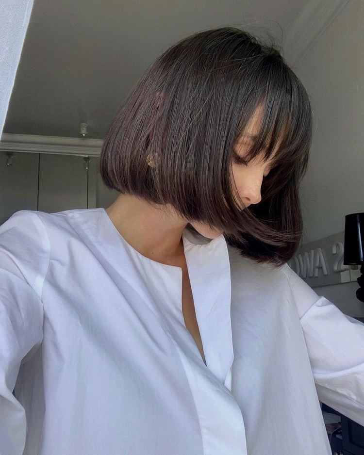 Korta frisyrer med lugg Little Bob Hairstyle Hair Trends Våren 2021