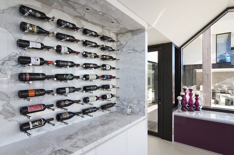 Perforerad marmor-vin-flaska-hållare-vägg-metall plugg-modern-lägenhet