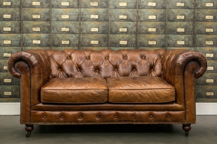 loft-möbler-läder-soffa-chesterfield-stil-brun-ryggstöd-quiltad-sittdyna-vägg-design-mönster-grå-grön-jord-toner-13