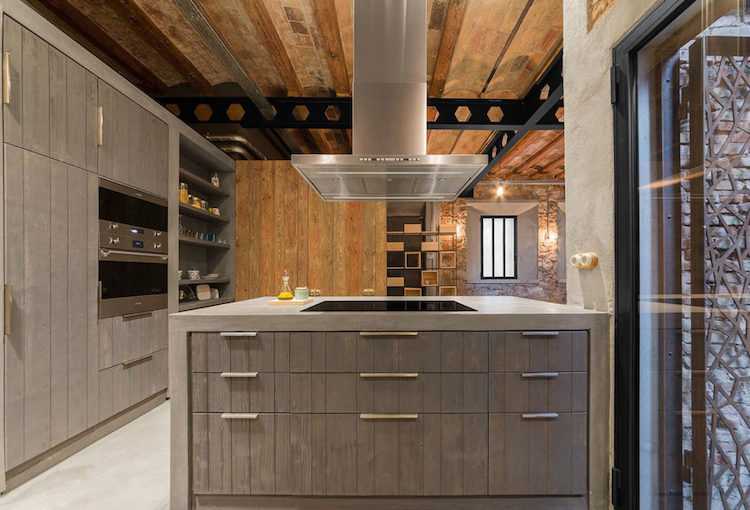 loft-stil-rustik-lägenhet-barcelona-kök-grått-trä