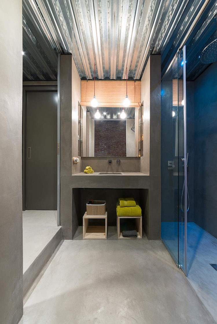 loft-stil-rustik-lägenhet-barcelona-betong-badrum-handfat