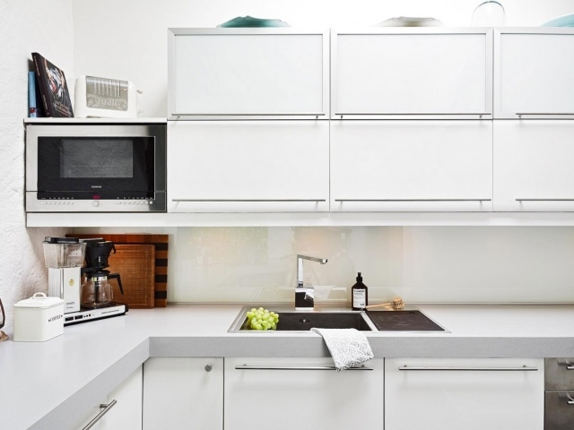loft lägenhet kök hushållsapparater moderna möbler idéer
