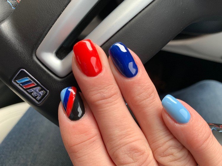 BMW spikdesignidéer för korta naglar Logo Nails Trend