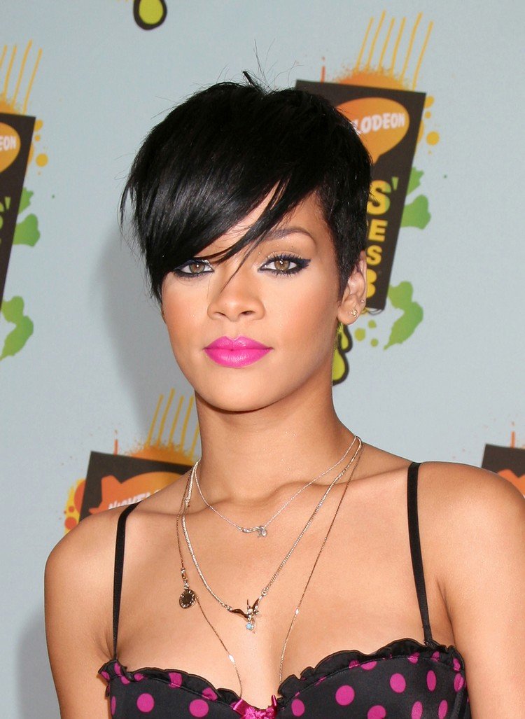 Rihanna frisyrer Kort hår långt Pixie Cut 2021