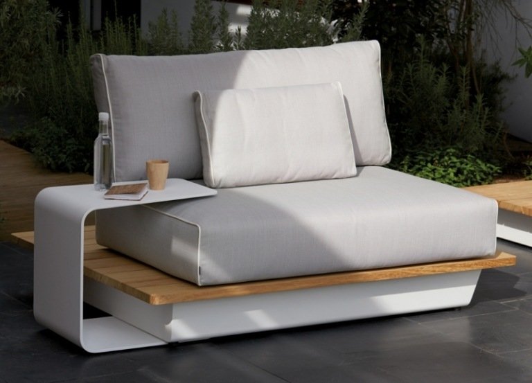Lounge-trädgårdsmöbler-dag säng-fåtölj-terrass