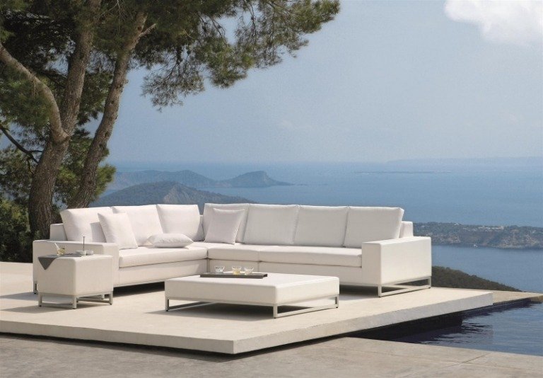 Lounge-trädgårdsmöbler-soffa-vit-soffbord-pall