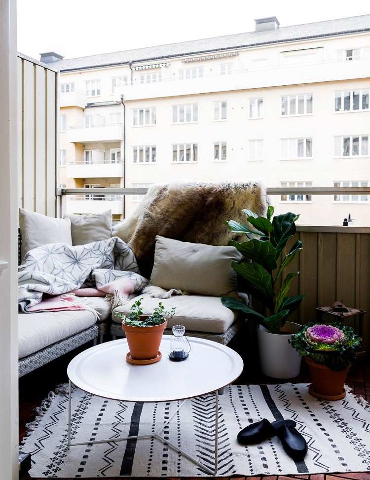 Utrymmesbesparande balkong solstol lounge möbler små balkong idéer