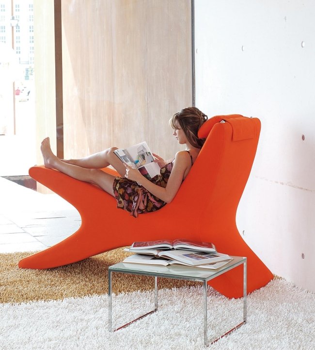 HIDE Lounge fåtölj-orange starka färger Möbelserien modern