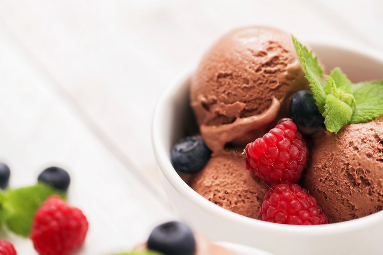Chokladglass lågkolhydrat utan grädde kalorifattiga sommar desserter