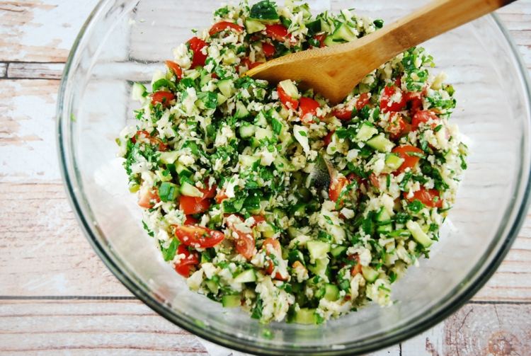 Lågkolhydratrecept sallad-vegetarisk-tabulat-blomkål-istället för-bulgur