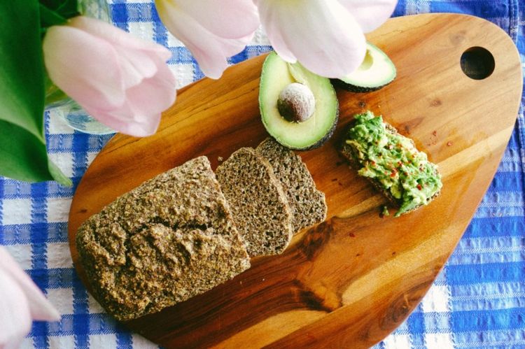 lågkolhydratrecept-kornbröd-mandel-avokado