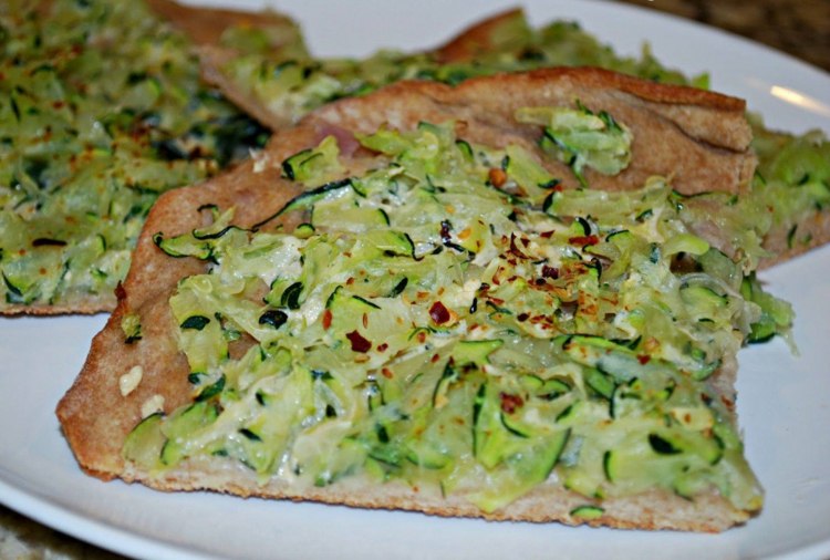 lågkolhydratrecept-middag-zucchini-pizza-vegetarisk