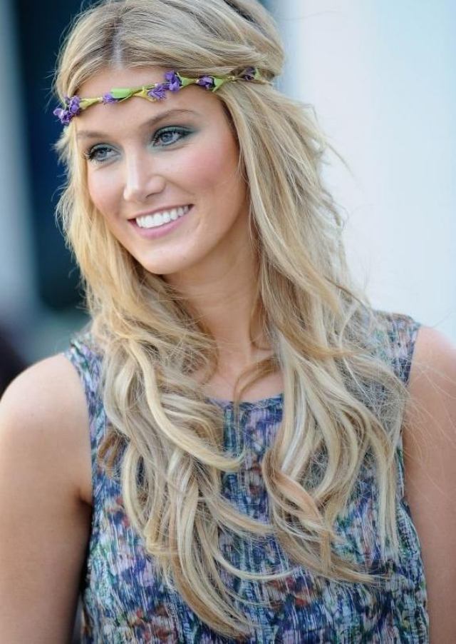 Casual-boho-frisyr-med-vågor-gör-det-själv-strand-look