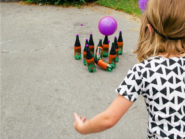 barnspel-trädgård-diy-utomhus-bowling-plast-flaska-boll-bowling-boll