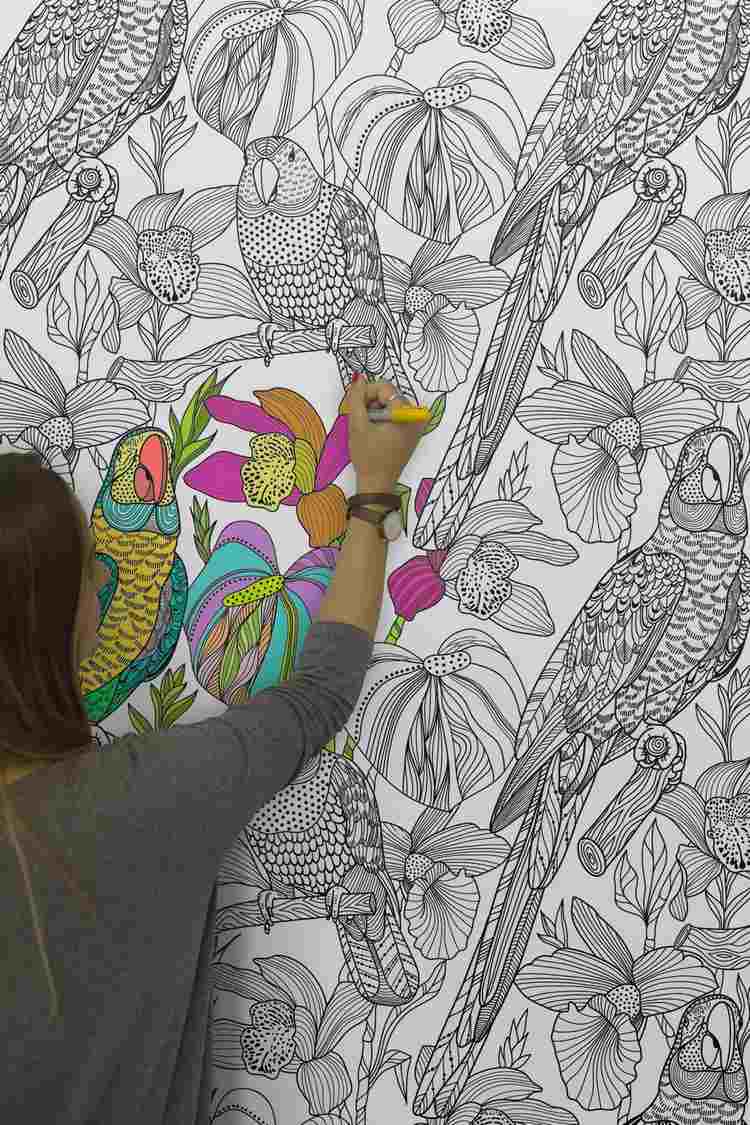 tapet-mönster-kreativ-vägg-design-tapet-idéer-blommor-papegojor