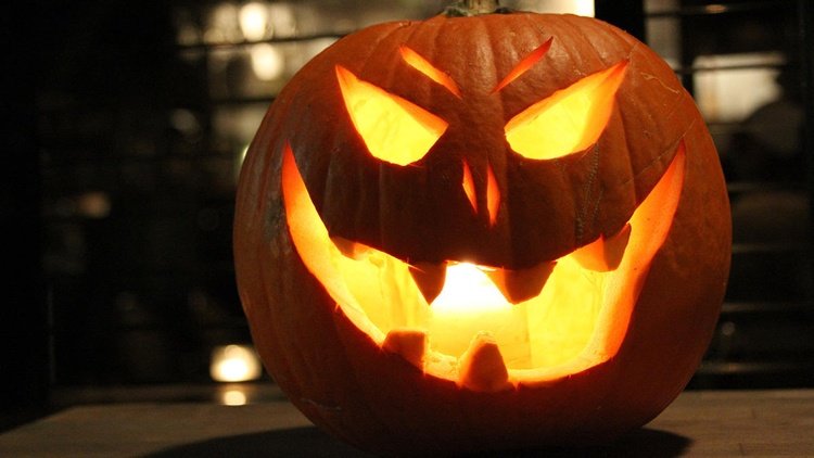 Ond pumpa huggen Halloween jack-o'-lantern