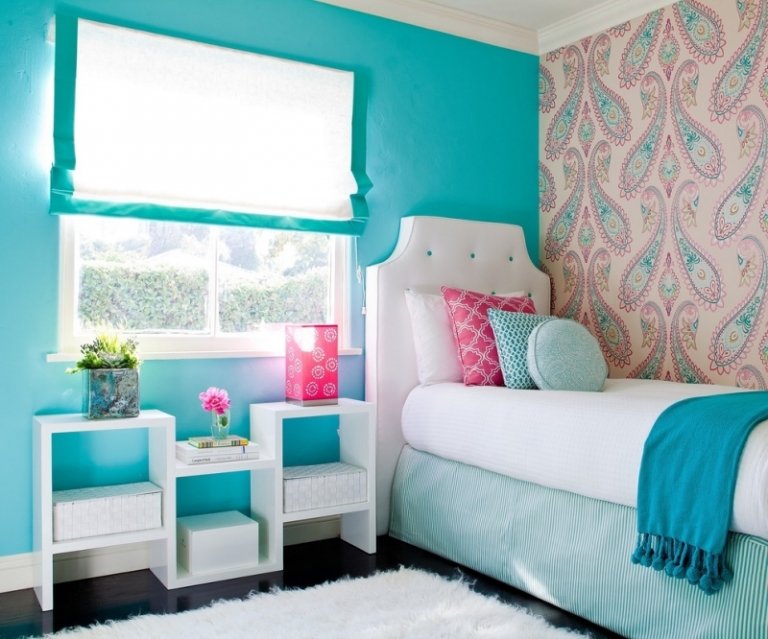 lekfullt-mönster-tapeter-tjejer-rum-vägg-design-ljusa-färger