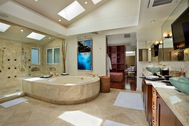 lyxvilla uthyrning hawaii badrum design marmor kakel takfönster