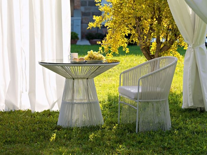 Cocktailbord-glasskiva-fåtölj-aluminiumram-Tibidabo-uteplatsuppsättning
