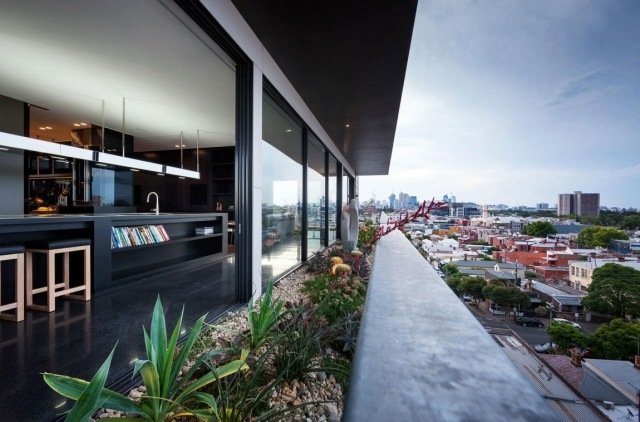 Modern lägenhet takterrass pool upplyst-grönska melbourne