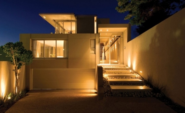 entrégarage modern lyxig villa med havsutsikt