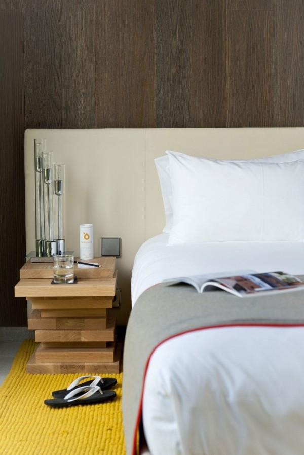hotel sezz saint tropez sviter design nattduksbord trä