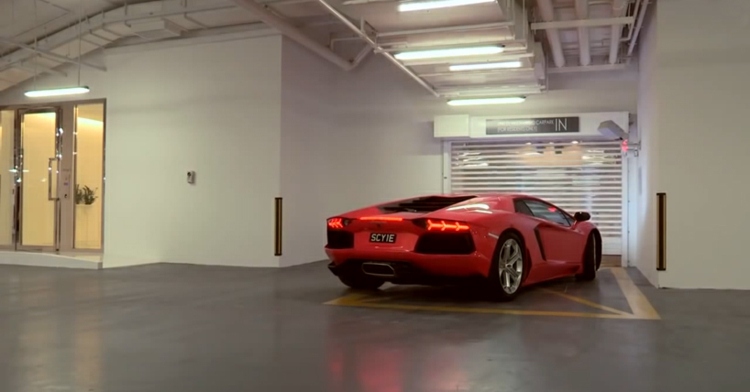 Fastigheter Lamborghini parkering i lägenhet
