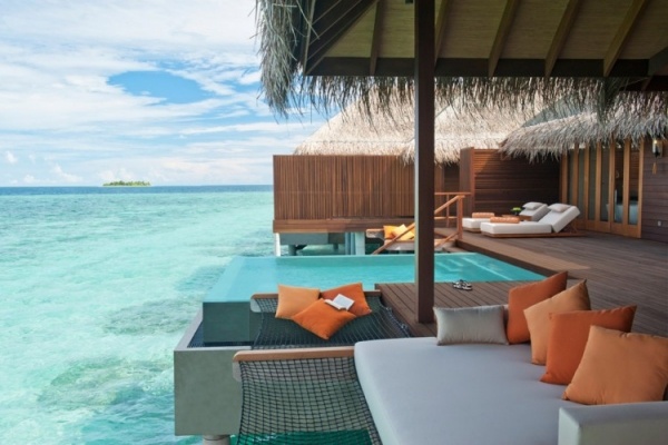 Ayada Maldiverna drömsemester havsvilla loungeset