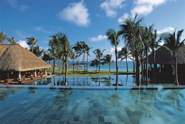 Lyxiga villa-resort halmtak bungalower-Mauririus exotisk-infinity pool-havsutsikt