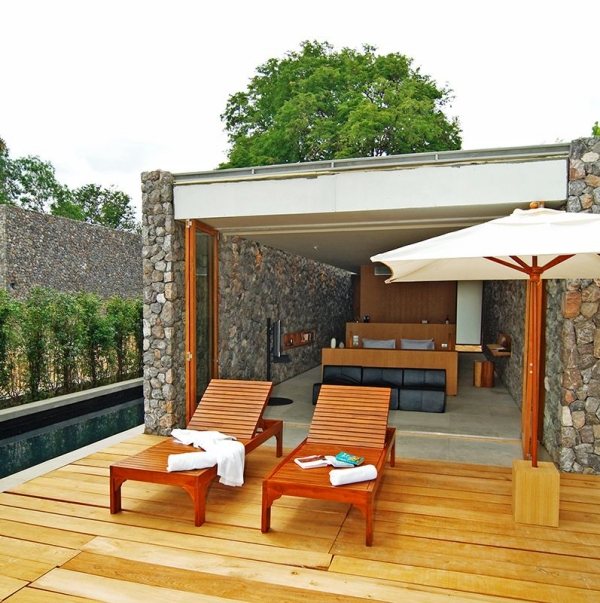 modern villa trä terrass natursten arkitektur design liggande