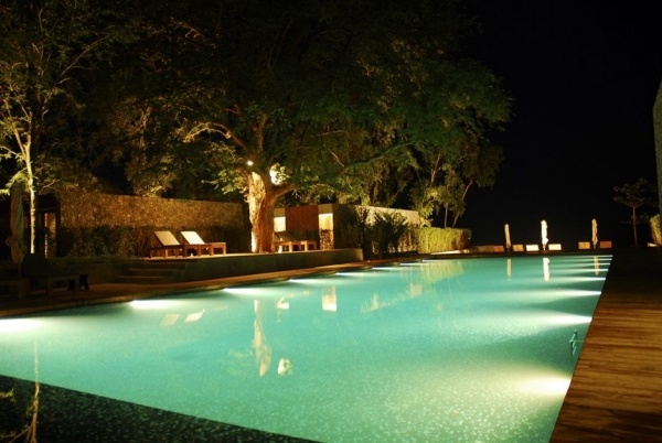 pool lyxigt fritidshus thailand modern design matchande belysning