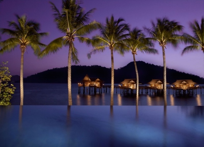 Resort i regnskogen Malaysia-Pangkor Laut-Beach villor-infinity pool palmer