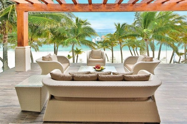lyxigt fritidshus moderna riviera maya sittplatser terrass utsikt över stranden