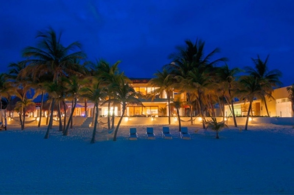 fritidshus azul villa esmeralda lyxigt trendigt strandpromenad exotiskt