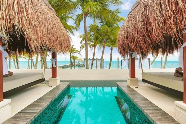 azul villa esmeralda trendig arkitektur fascinerande inredning utsikt strand exotisk