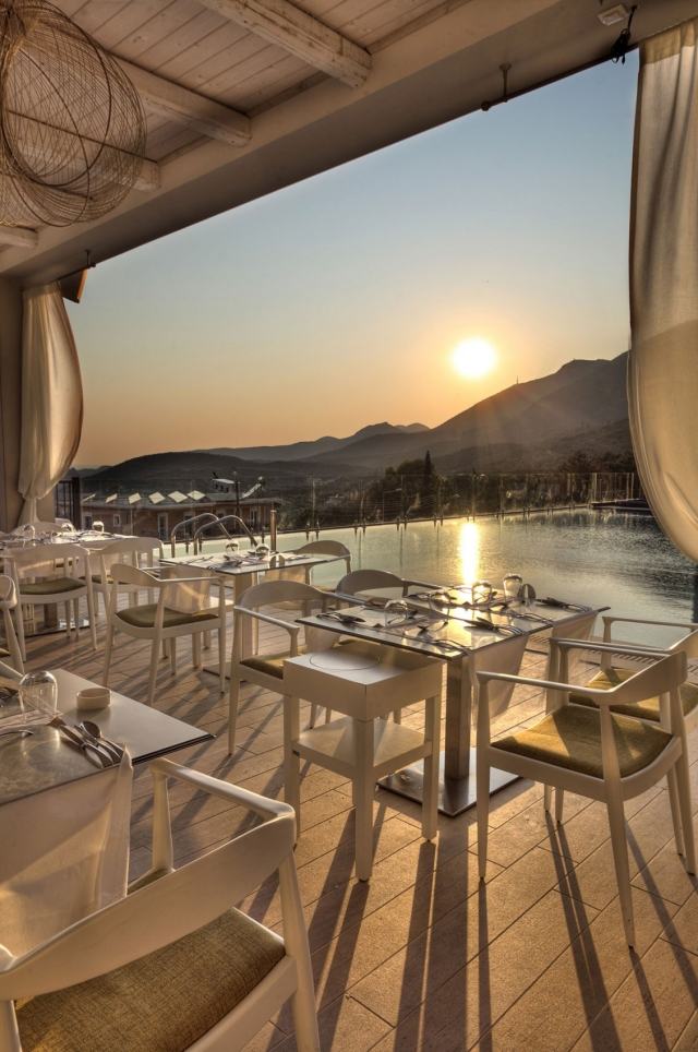 Resort-grekland-lyx-infinity-pool-solnedgång-fotografier