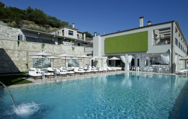 Salvator-Villor-Spa-Hotell-Grekland-Utomhus-Pool-Solstolar