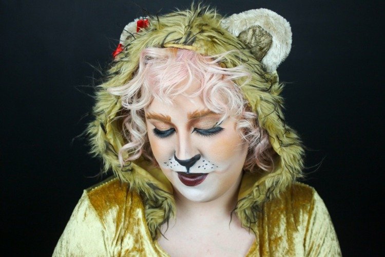 kvinna lejon make-up kostym karneval kläder