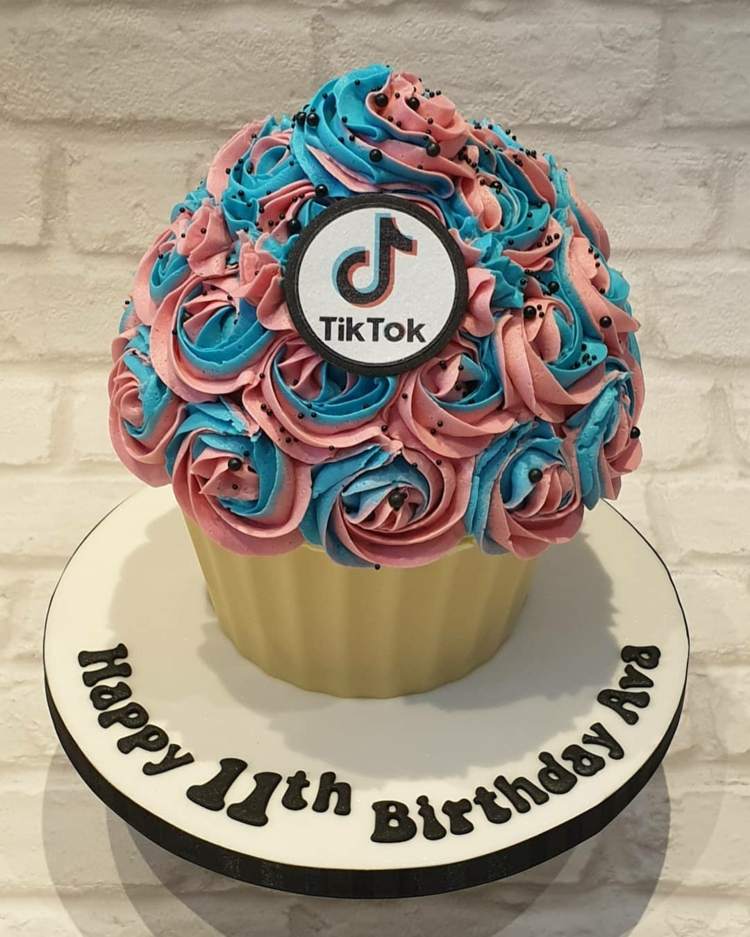 TikTok -tårta som cupcakes med blommor