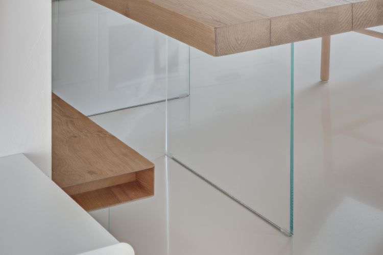 duplex galleri platt sluttande lägenhet trä glas material minimalistisk design