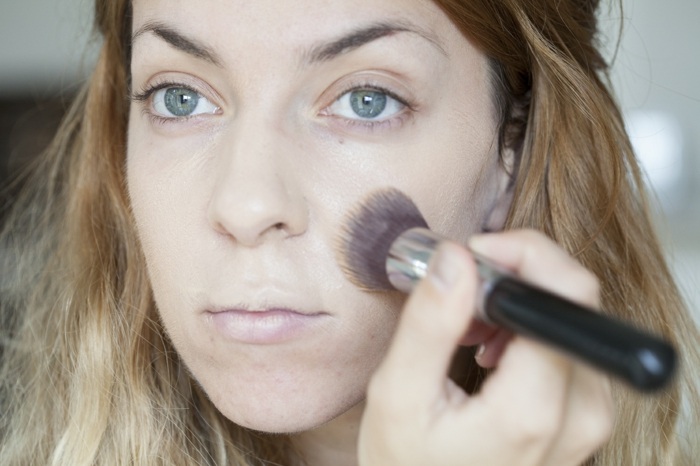 Makeup-idéer applicerar pulver 1