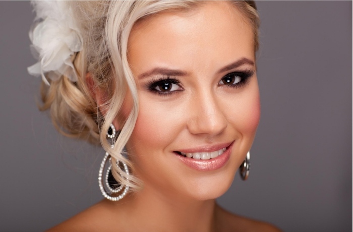 Smink för bröllopstips-smokey-eyes-läppstift