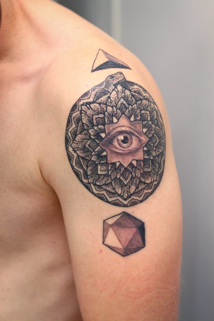 mandala tatuering överarm öga realistiska