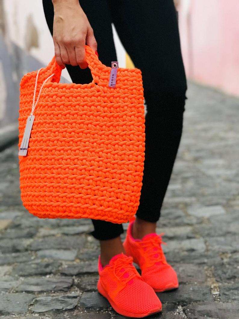 Orange väska kombinerar höstdräkter casual F