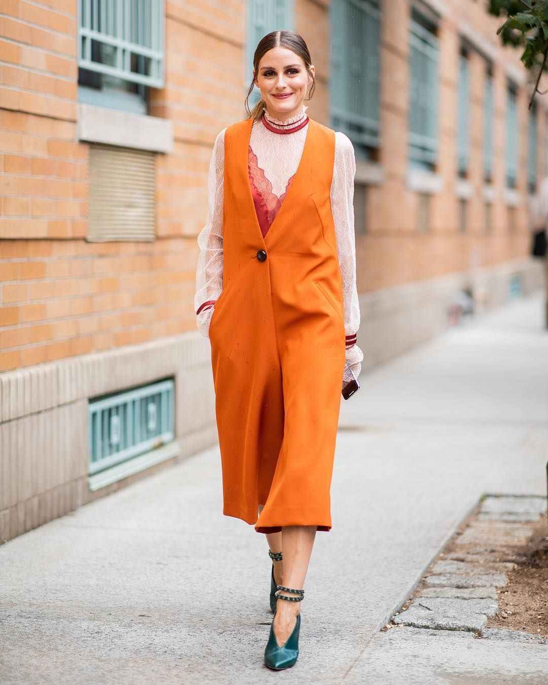Läderklänning klär idéer elegant skjortluse med spetsdetaljer