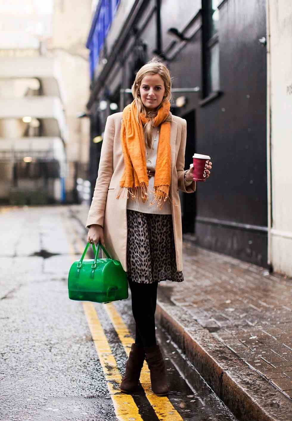 Falloutfits för kontoret minikjol leopardmönster