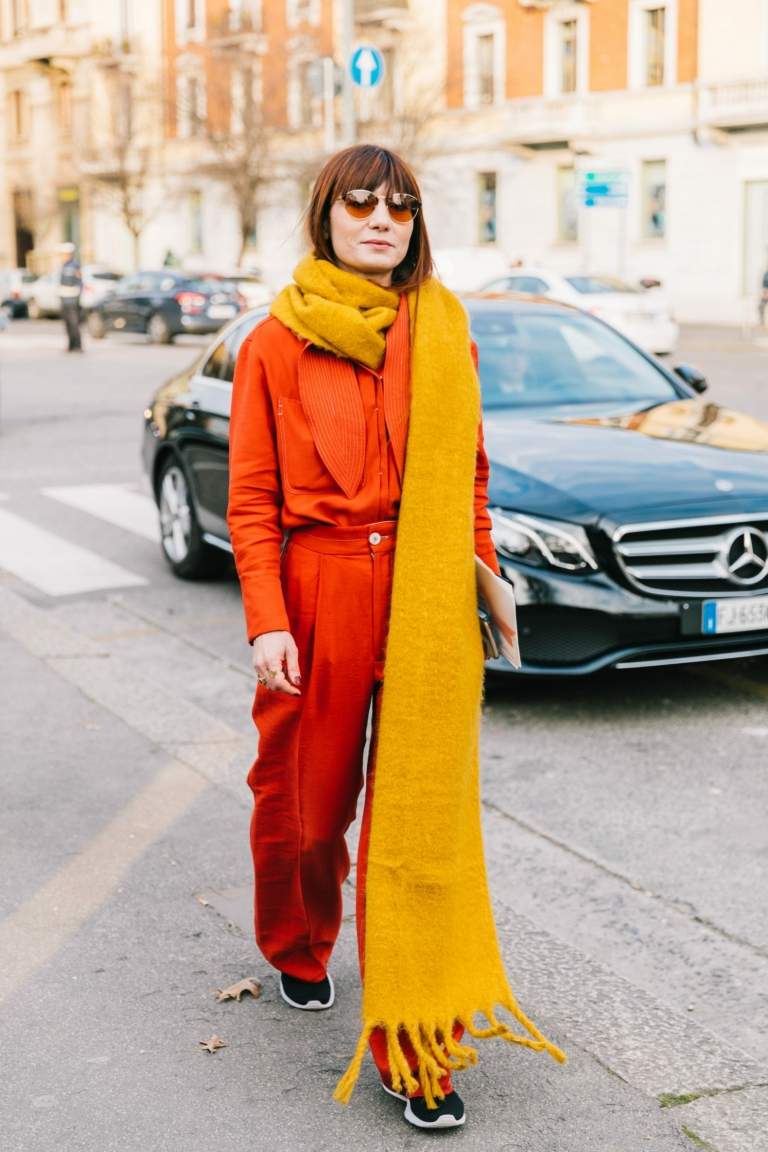 Ull halsduk gula trendiga färger för höstkvinnors casual outfits