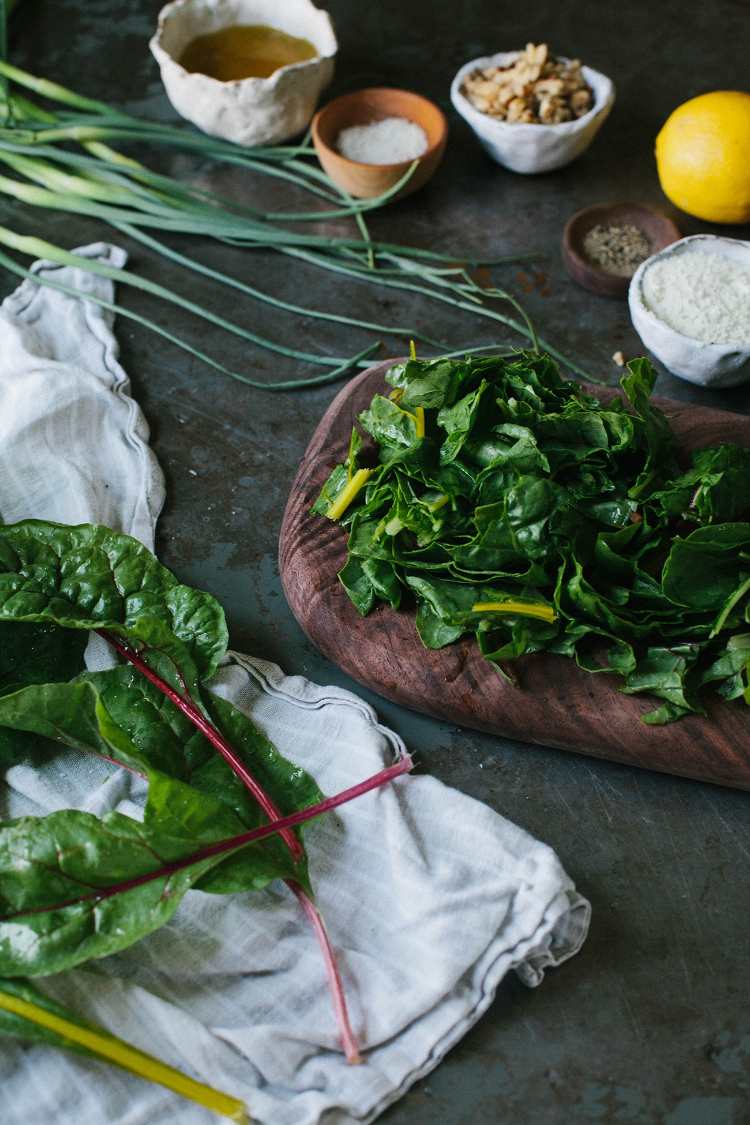 veganskt pestorecept förbereda chard valnötter