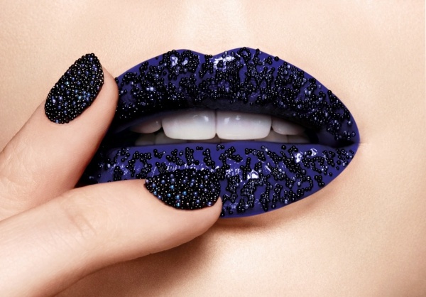 Nagellack läppstift svart lila glitterpartiklar