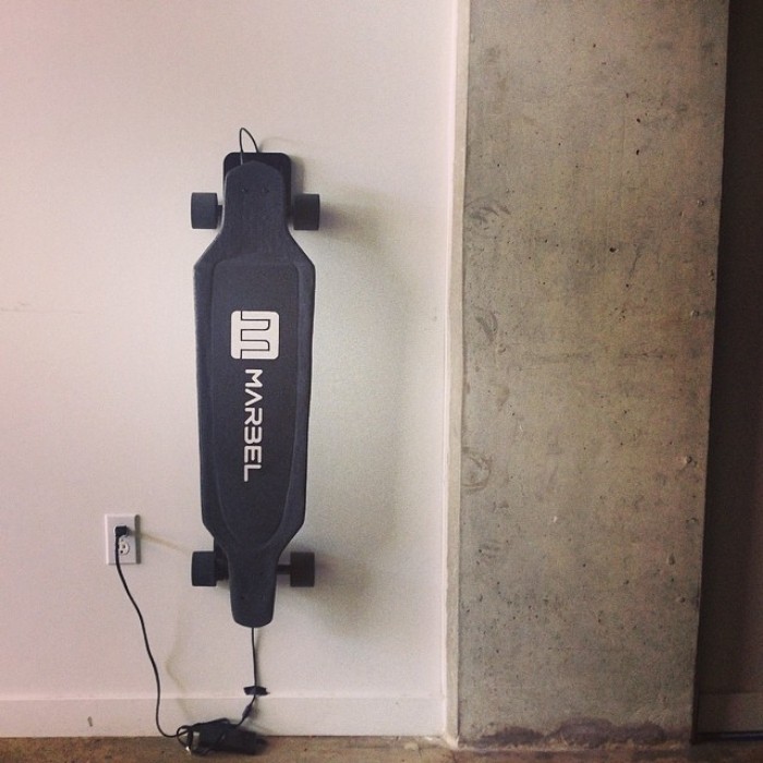 innovativ design-marbel-skateboard-laddning-batterier-lätt